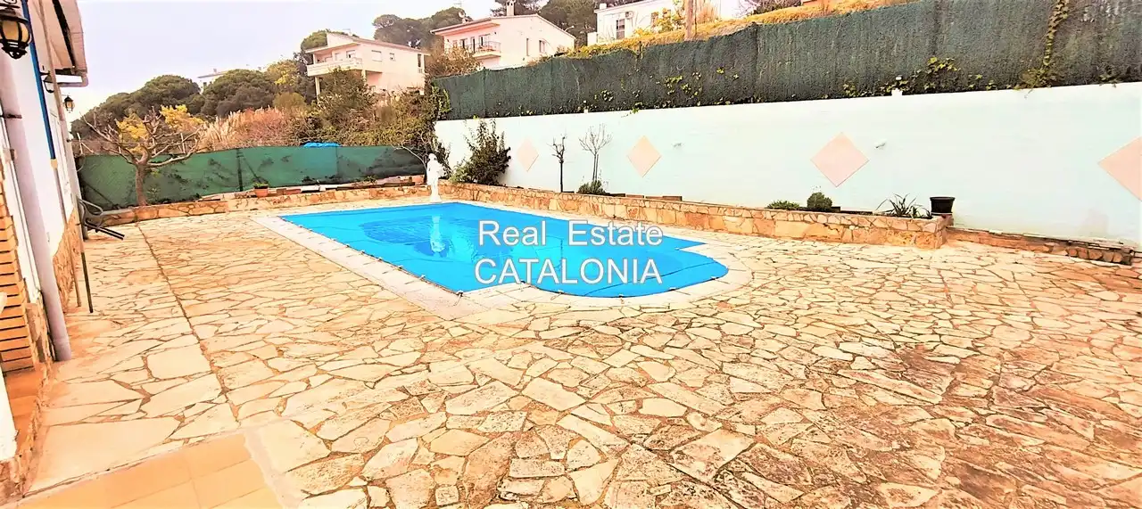 Vista exterior de Casa o xalet en venda en Lloret de Mar amb Calefacció, Jardí privat i Terrassa