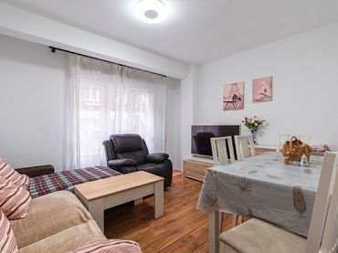 Flat with balcony to rent in Calle Alarcón