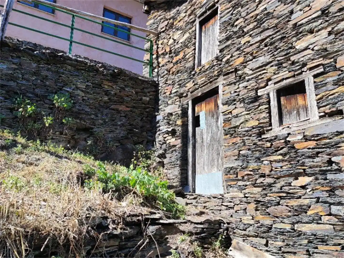 Vista exterior de Finca rústica en venda en Oencia amb Balcó