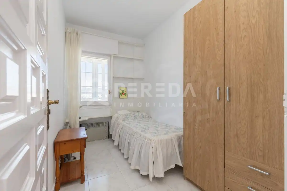 Schlafzimmer von Dachboden zum Verkauf in Roquetas de Mar mit Klimaanlage, Privatgarten und Möbliert