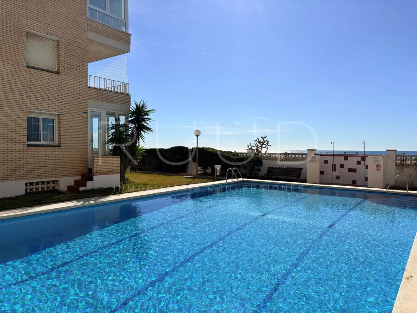 Swimming pool of Flat for sale in Castelldefels  with Air Conditioner, Heating and Parquet flooring