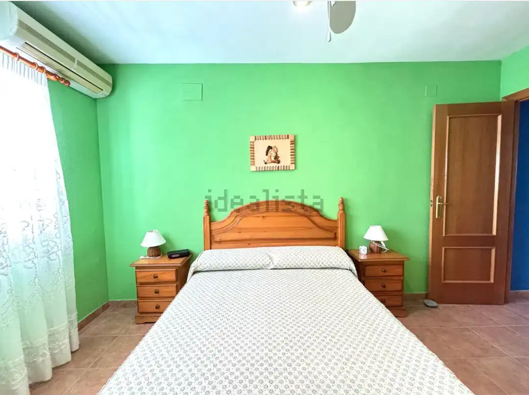 Habitación de Casa adosada en venta en Sagunto / Sagunt con Aire acondicionado, Calefacción y Jardín privado
