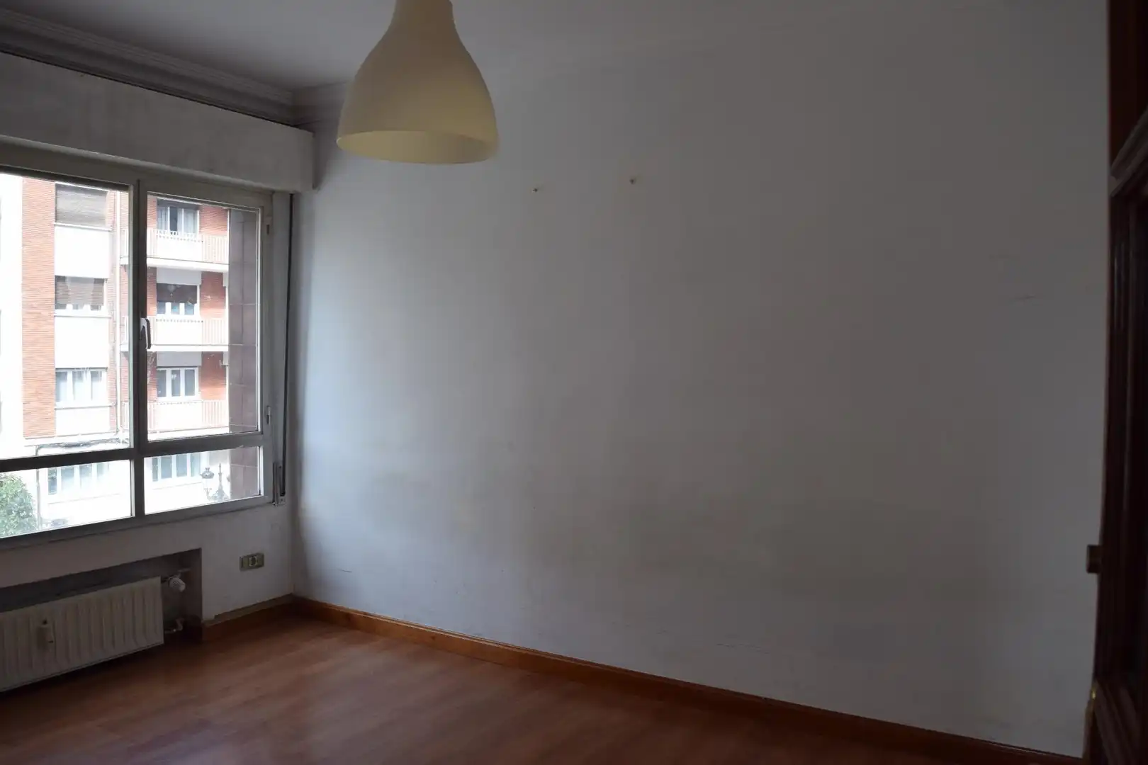 Dormitori de Pis en venda en Oviedo  amb Calefacció, Parquet i Traster