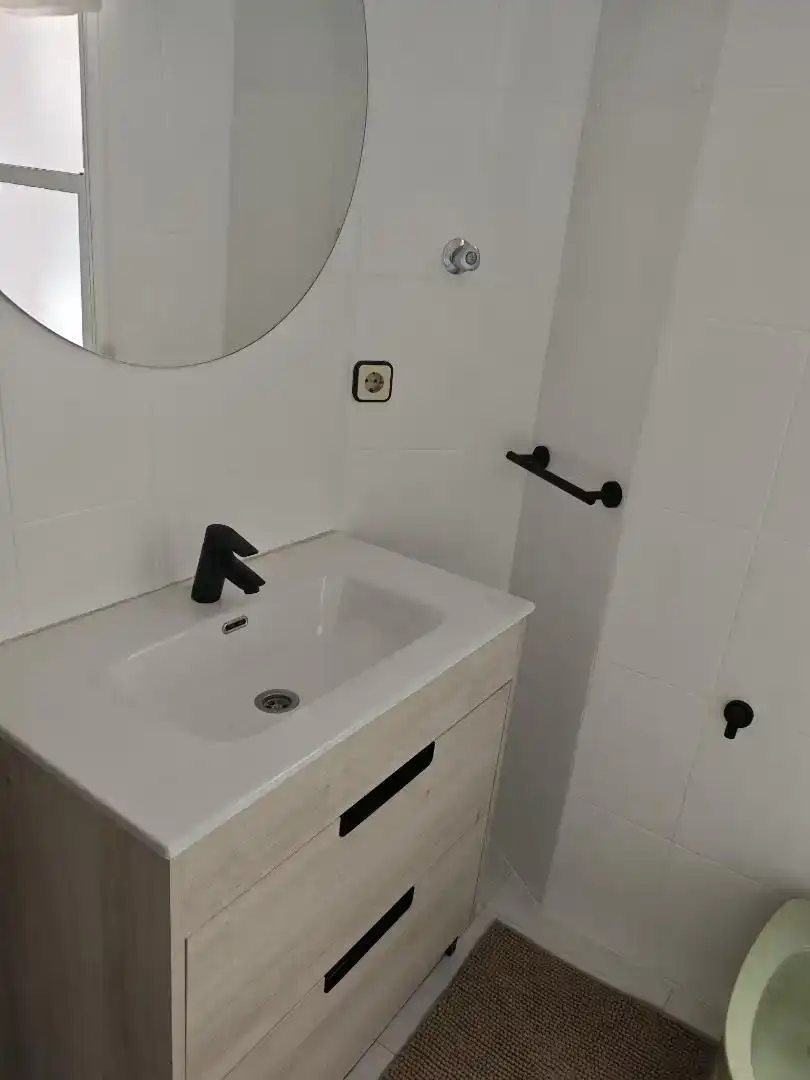 Bany de Pis en venda en Cabana de Bergantiños amb Parquet, Moblat i Forn