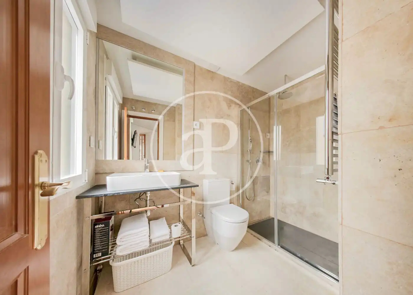 Badezimmer von Dachboden zur Miete in Madrid mit Klimaanlage, Heizung und Terrasse