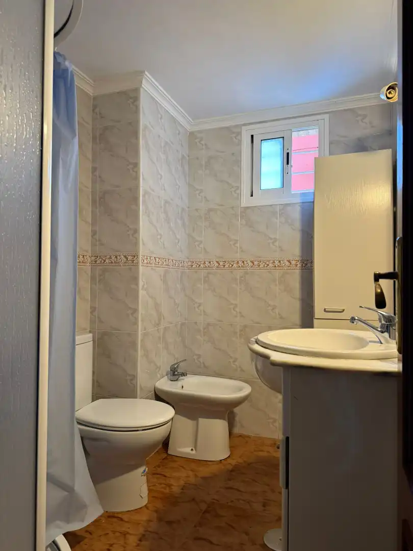 Badezimmer von Wohnung zum Verkauf in Sevilla mit Klimaanlage und Terrasse