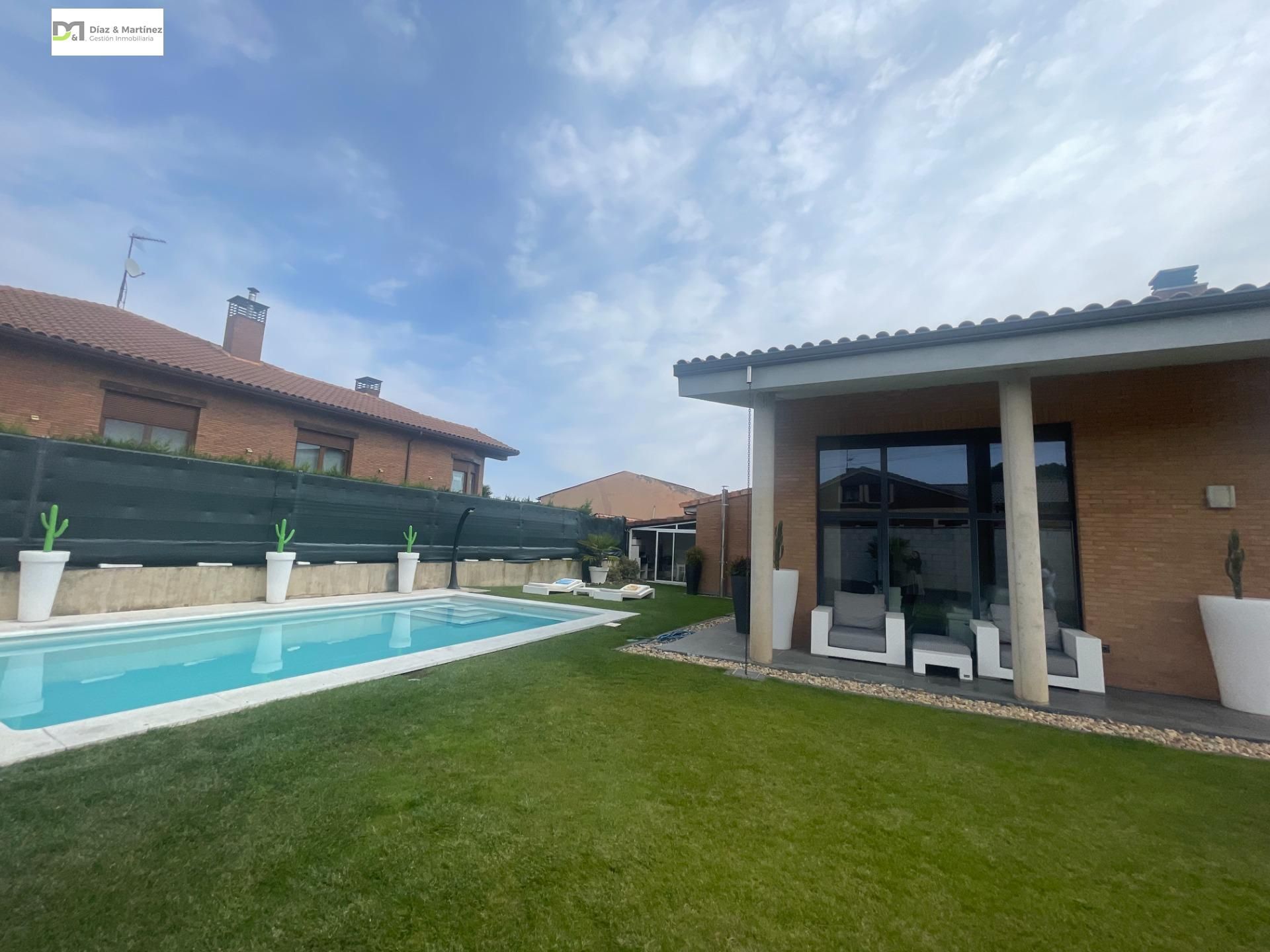 Swimming pool of House or chalet for sale in Cuadros  with Heating, Private garden and Parquet flooring