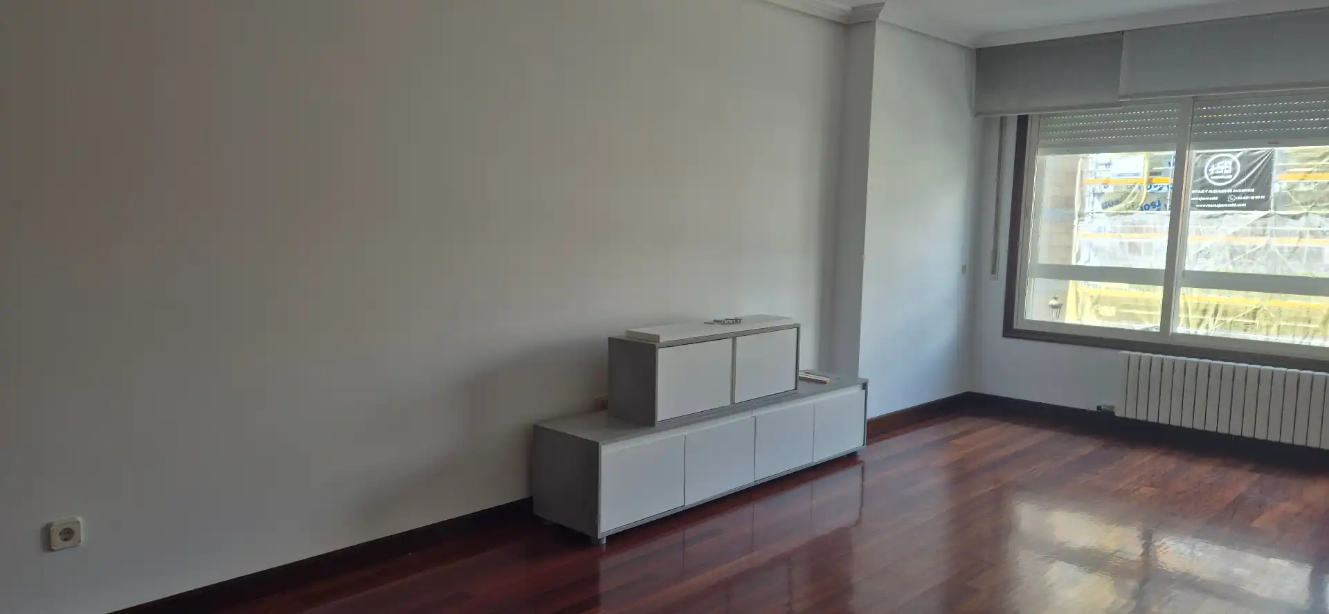 Living room of Flat for rent in Vigo   with Heating, Parquet flooring and Storage room