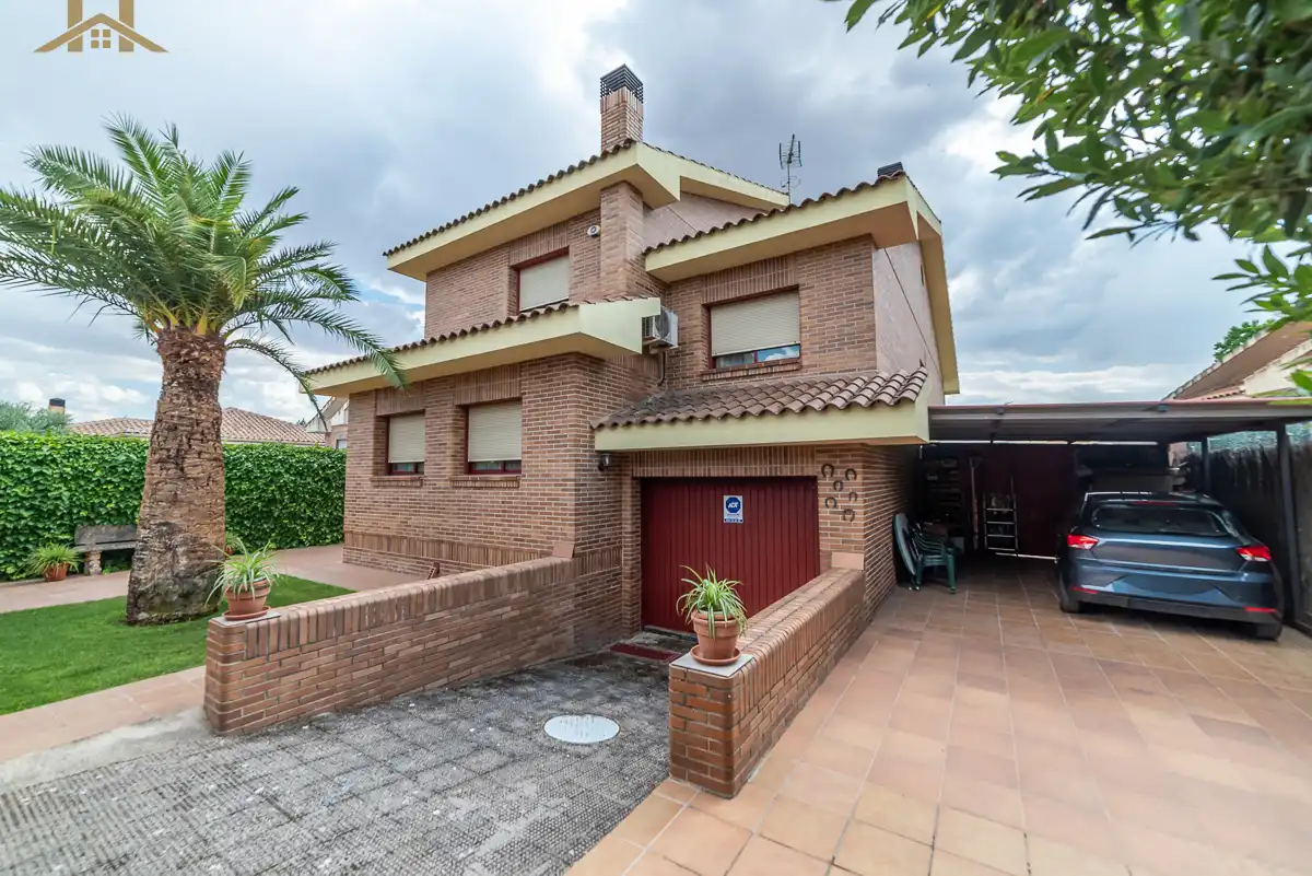 Vista exterior de Casa o chalet en venta en Cubas de la Sagra con Calefacción, Jardín privado y Piscina