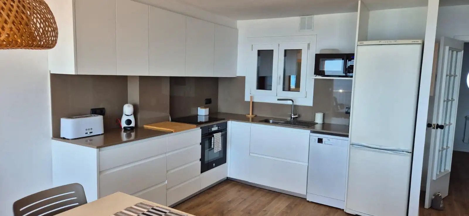 Cuina de Apartament de lloguer en Calonge i Sant Antoni amb Moblat