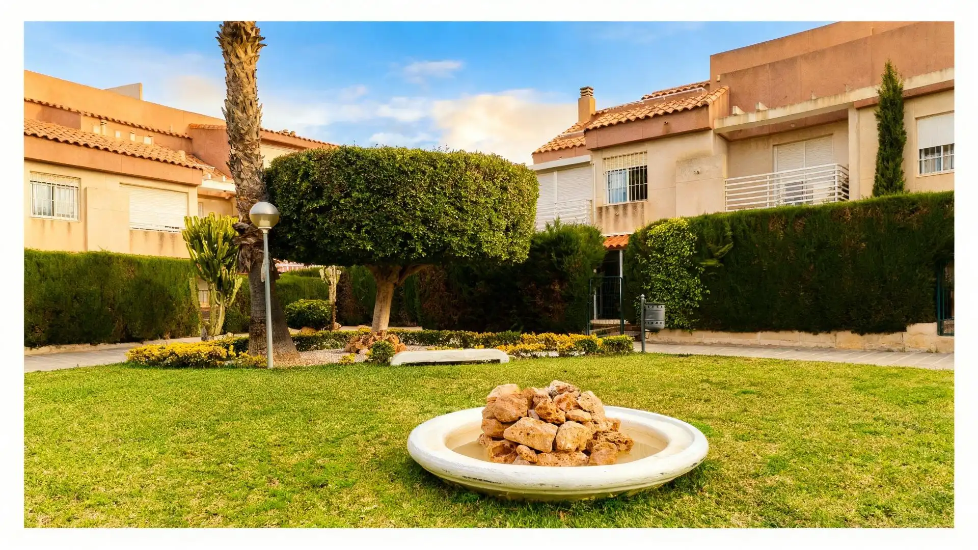 Jardín de Casa adosada en venta en Alicante / Alacant con Aire acondicionado, Jardín privado y Terraza