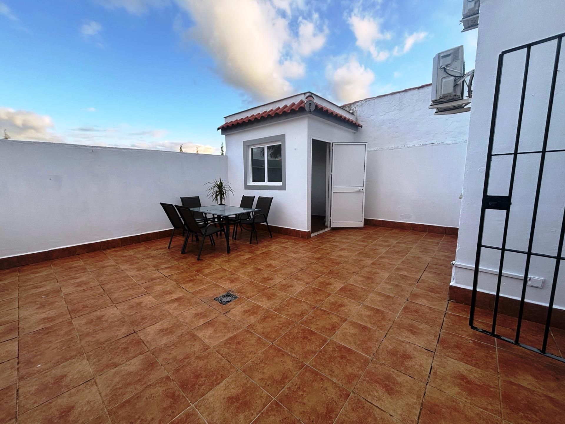 Terrassa de Casa adosada en venda en Albaida del Aljarafe amb Aire condicionat i Traster