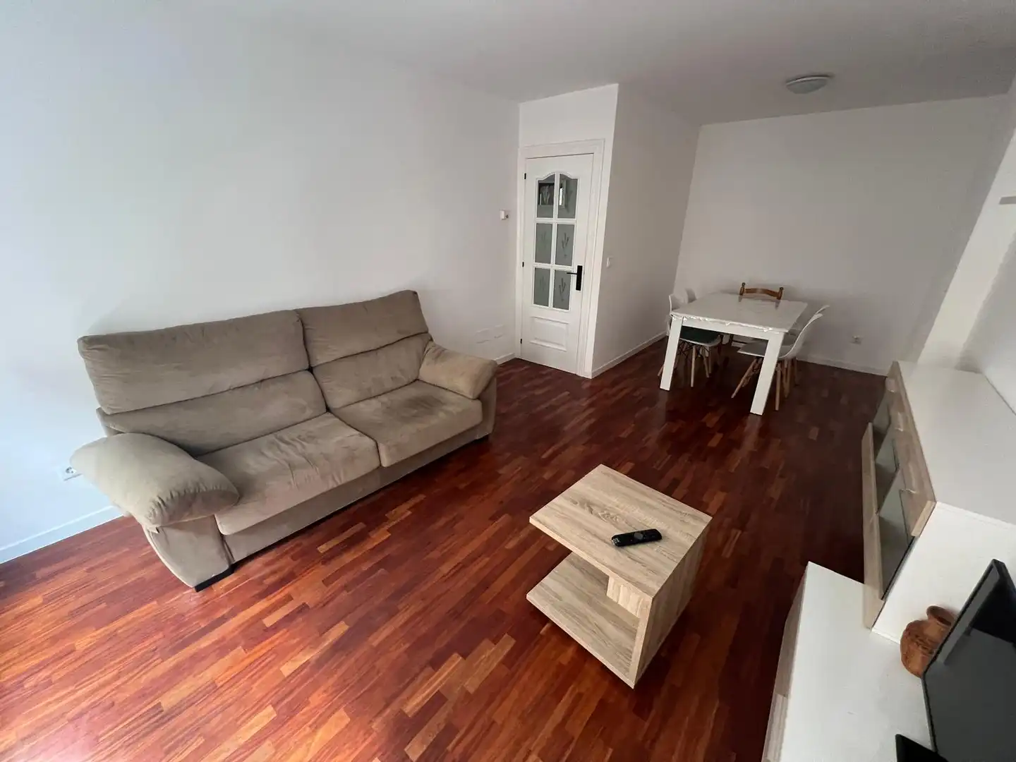 Sala de estar de Piso de alquiler en Gijón  con Calefacción, Parquet y Amueblado