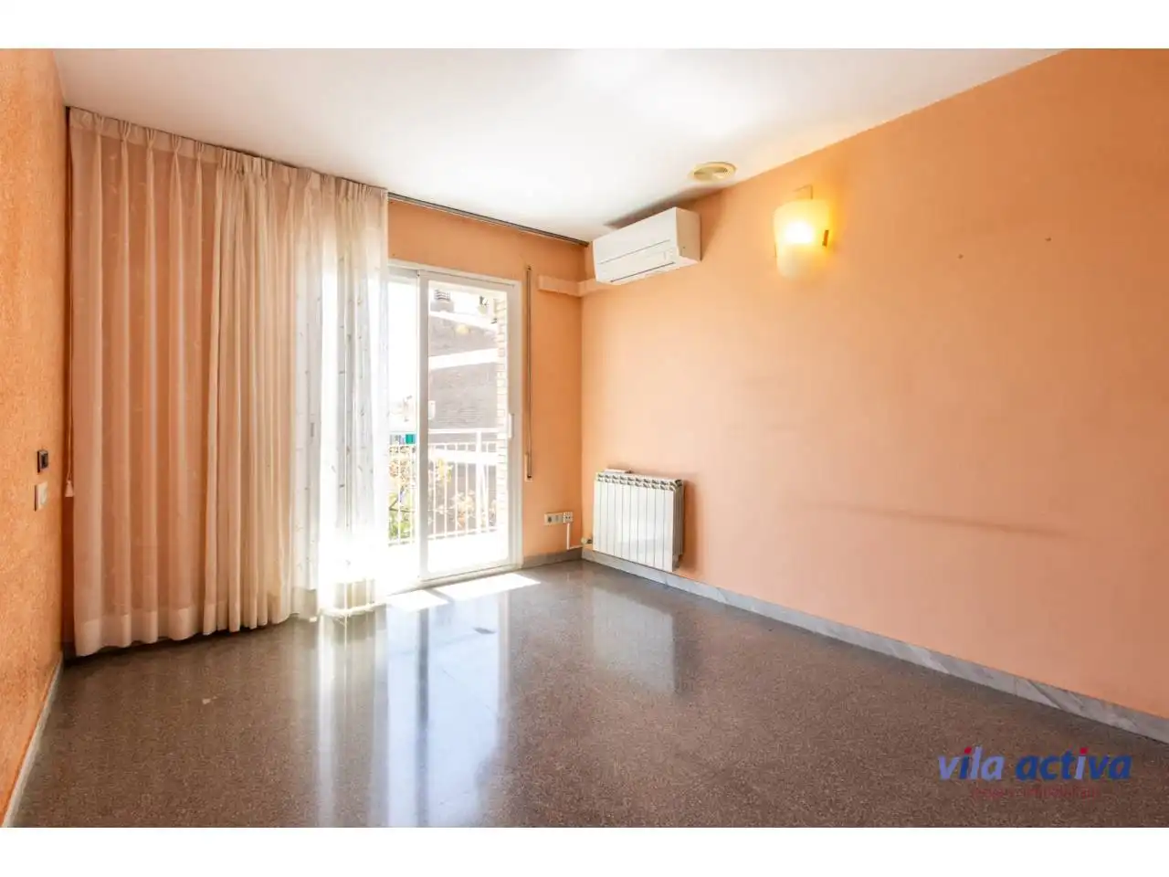 Habitación de Dúplex en venta en Terrassa con Aire acondicionado, Calefacción y Terraza