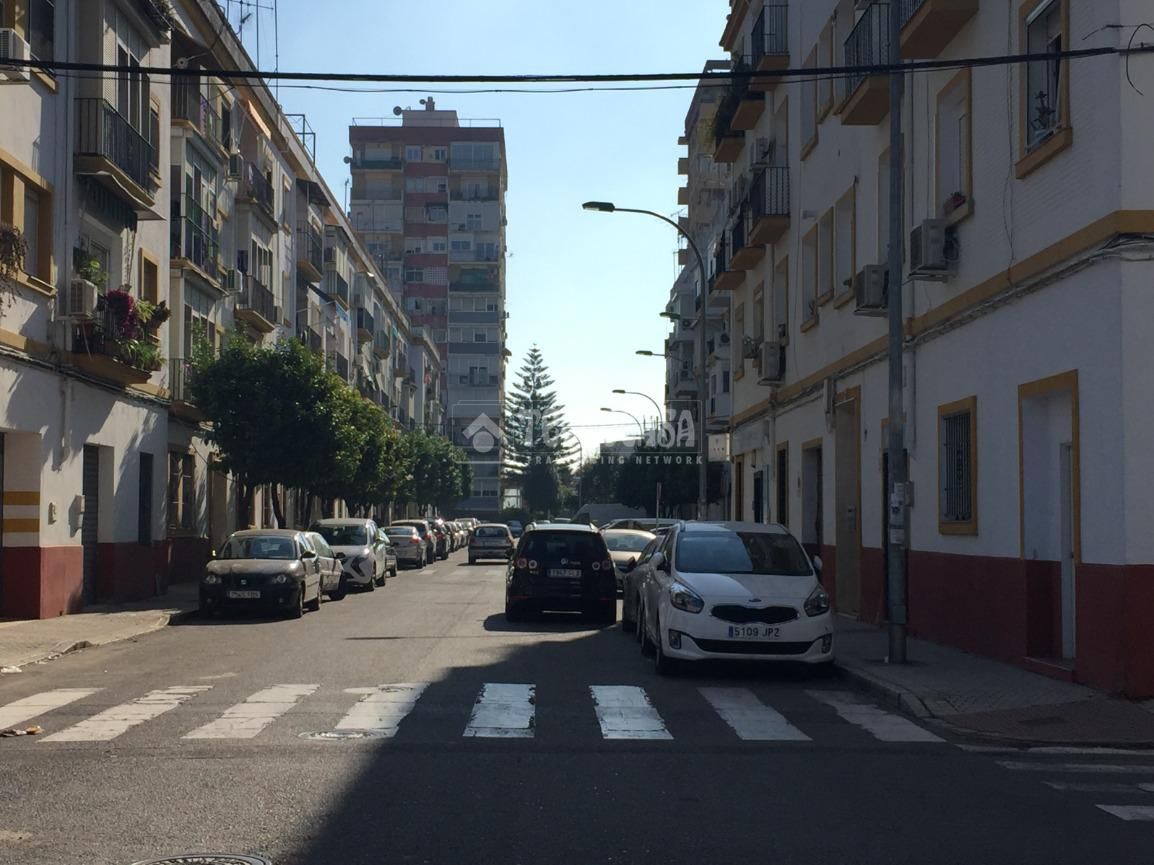 Vista exterior de Piso en venta en  Sevilla Capital