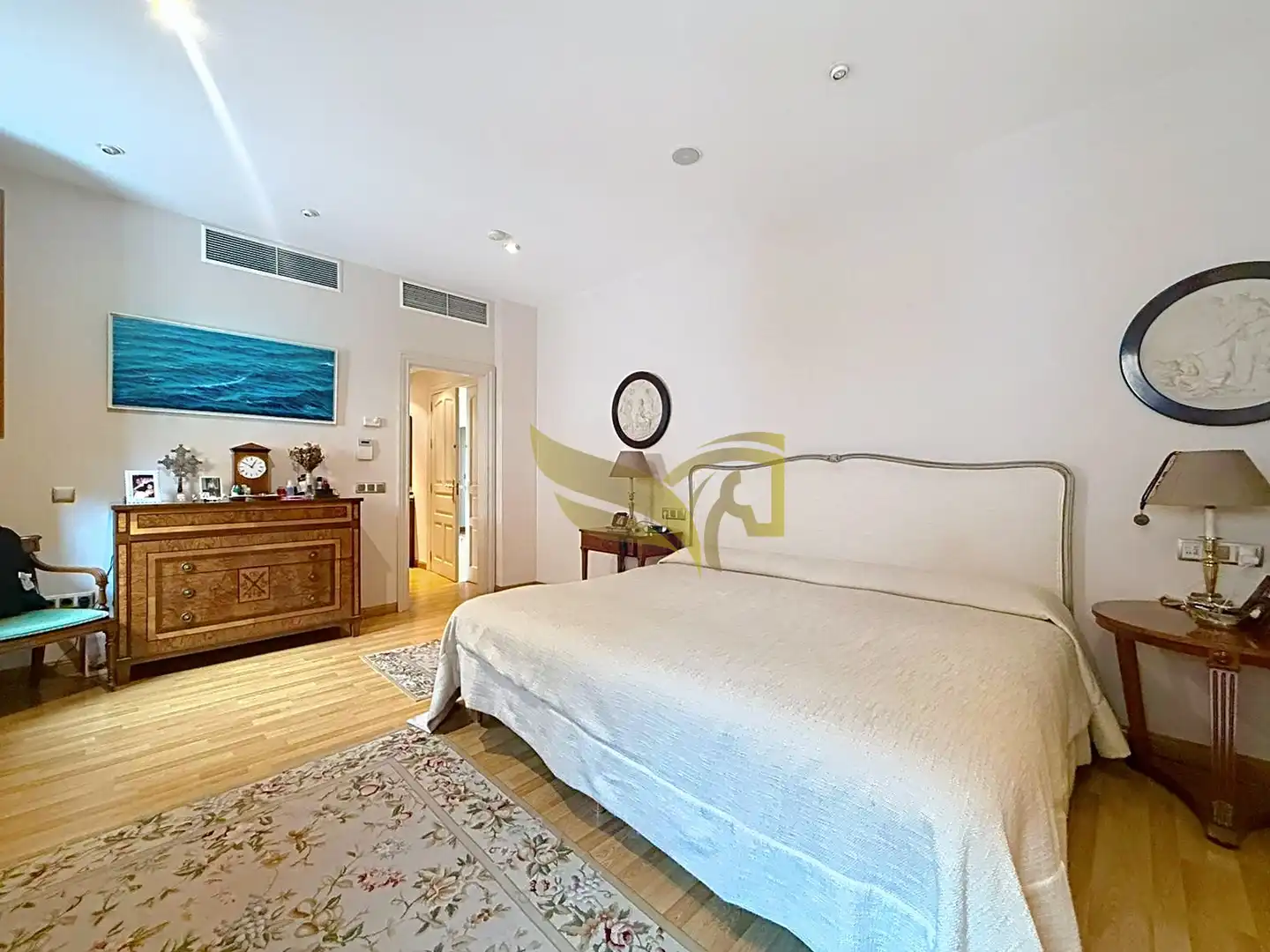 Schlafzimmer von Einfamilien-Reihenhaus zum Verkauf in Sevilla mit Klimaanlage, Heizung und Privatgarten