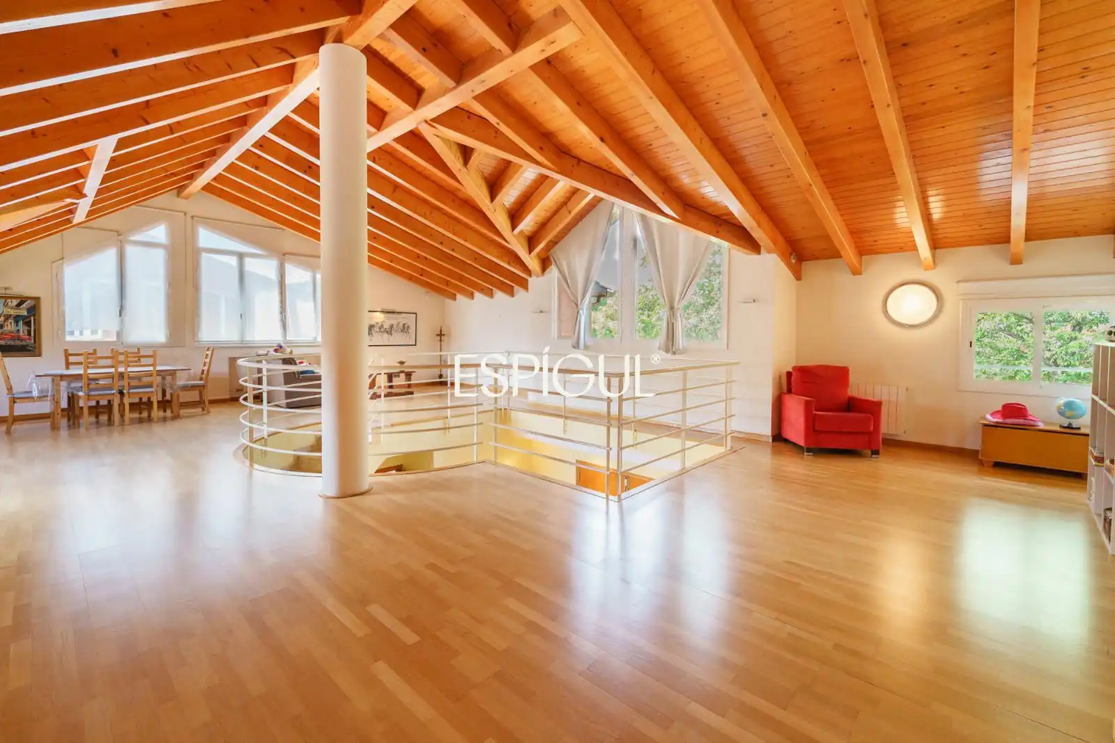 Living room of Houses for sale in Sant Cugat del Vallès  with Air Conditioner, Heating and Storage room