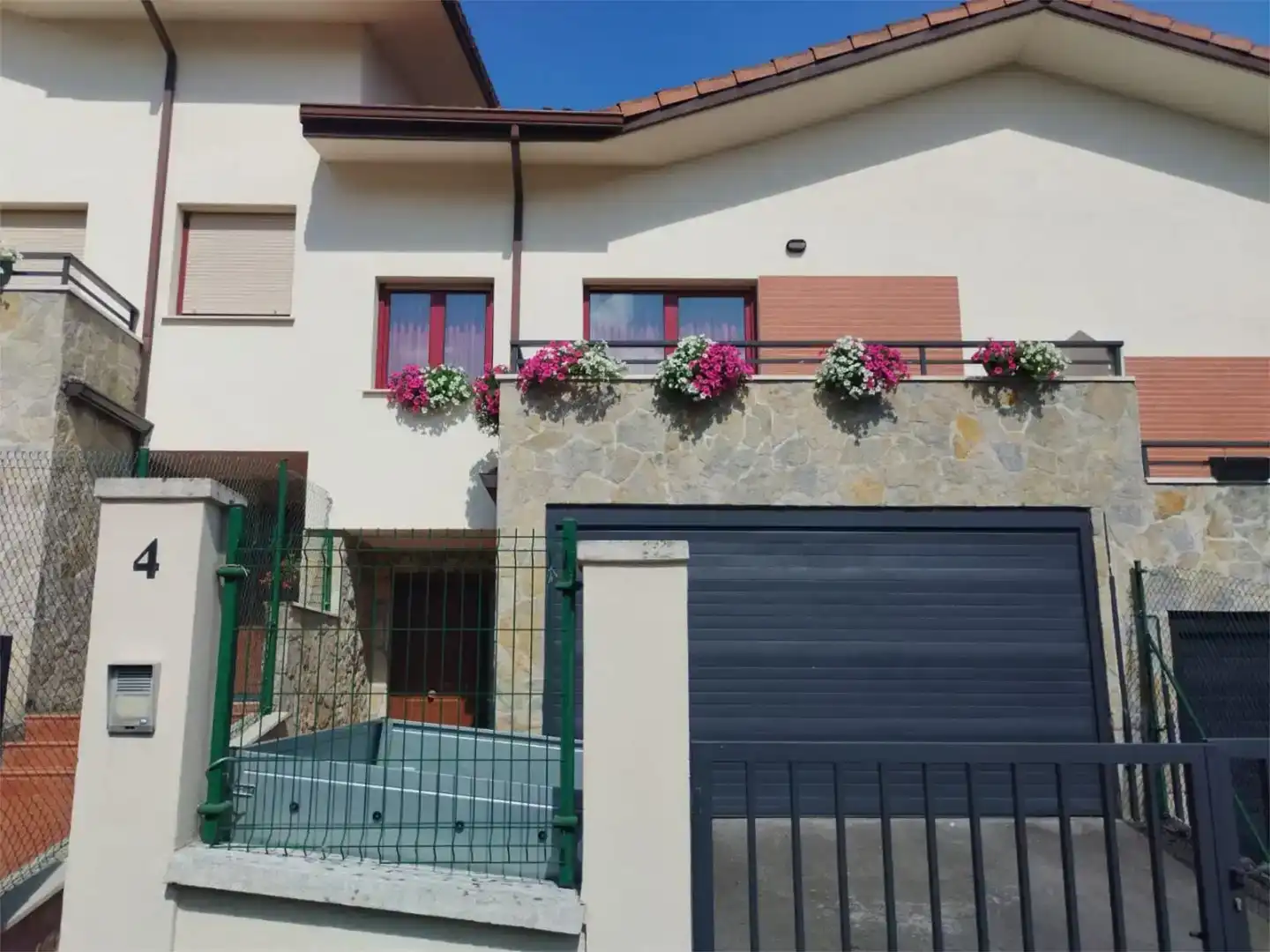 Exterior view of Detached homes for rent in Areatza  with Private garden, Parquet flooring and Furnished