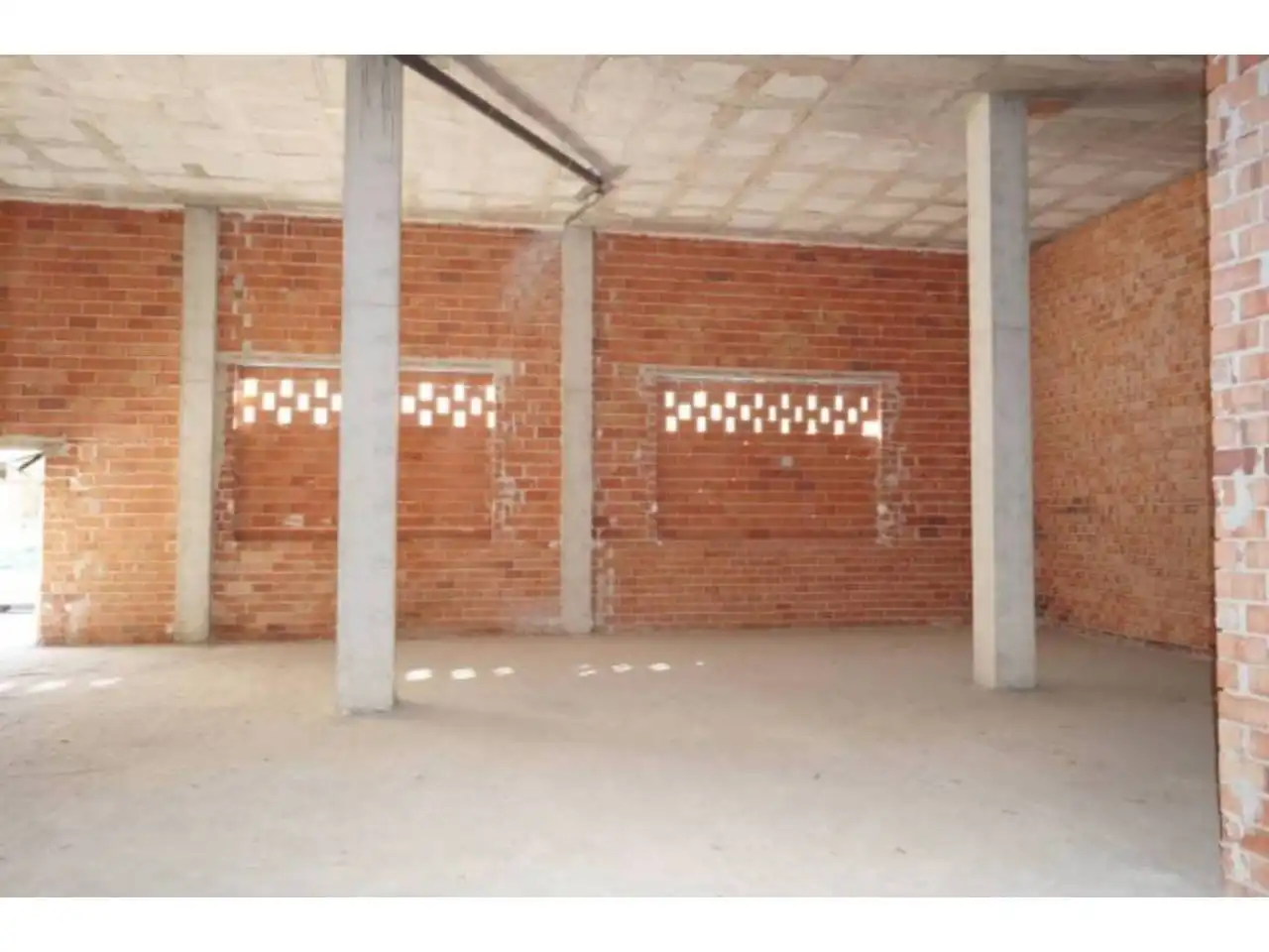 Local comercial en venda a Baena, imagen 2