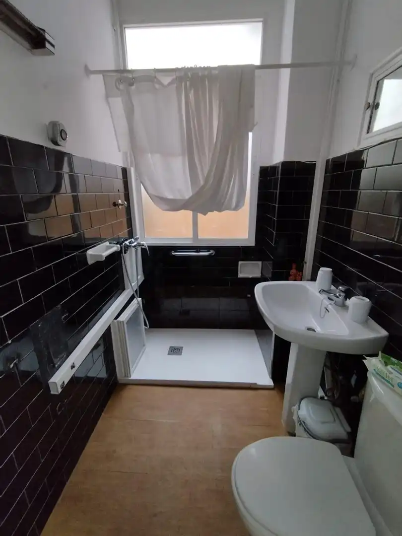 Bathroom of Flat for share in Badajoz  with Air Conditioner