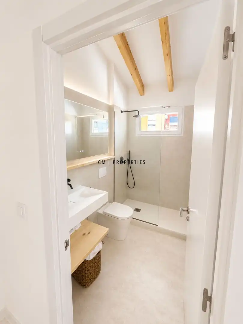 Bathroom of Attic for rent in Valencia  with Air Conditioner, Heating and Terrace