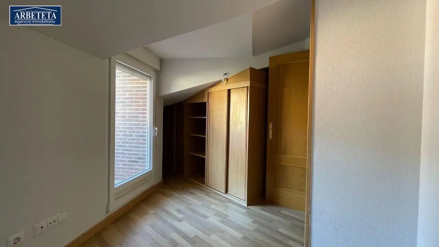 Habitación de Dúplex en venta en Guadalajara con Calefacción y Terraza