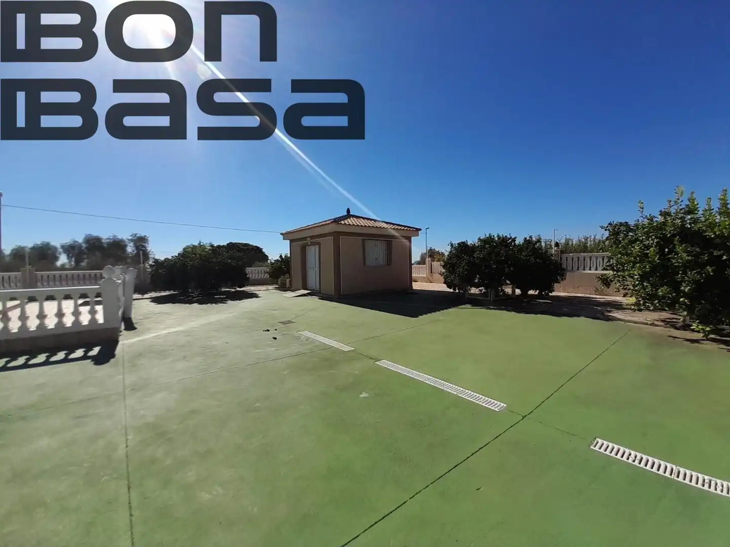 Vista exterior de Casa o xalet en venda en Alicante / Alacant amb Aire condicionat, Jardí privat i Piscina