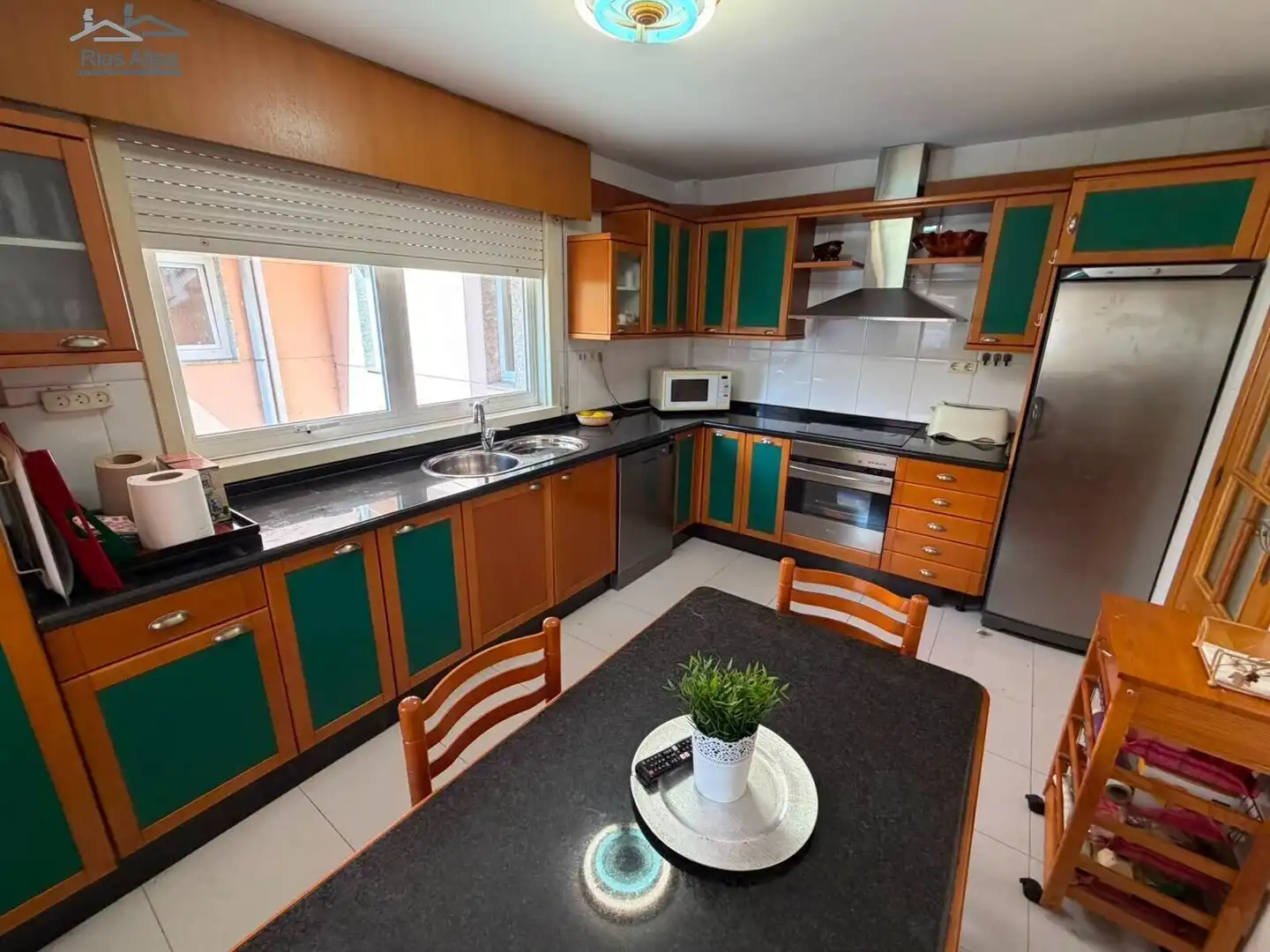 Cocina de Casa o chalet en venta en Oleiros con Calefacción, Jardín privado y Trastero