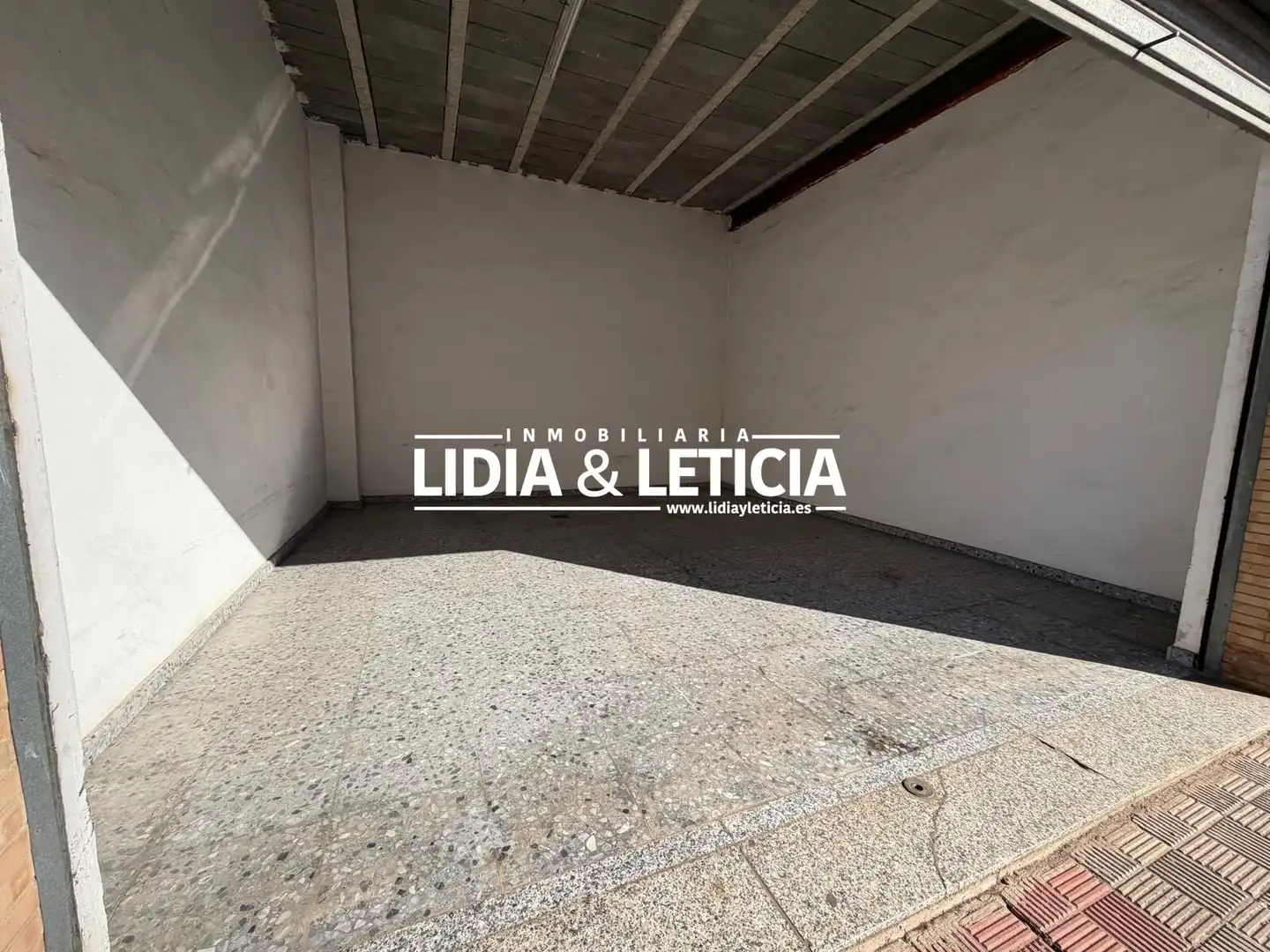 Vista exterior de Casa o xalet en venda en Alcalá de Guadaira amb Aire condicionat, Traster i Piscina