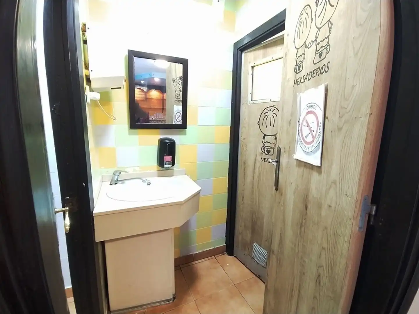 Bathroom of Commercial properties for rent in Castrillón