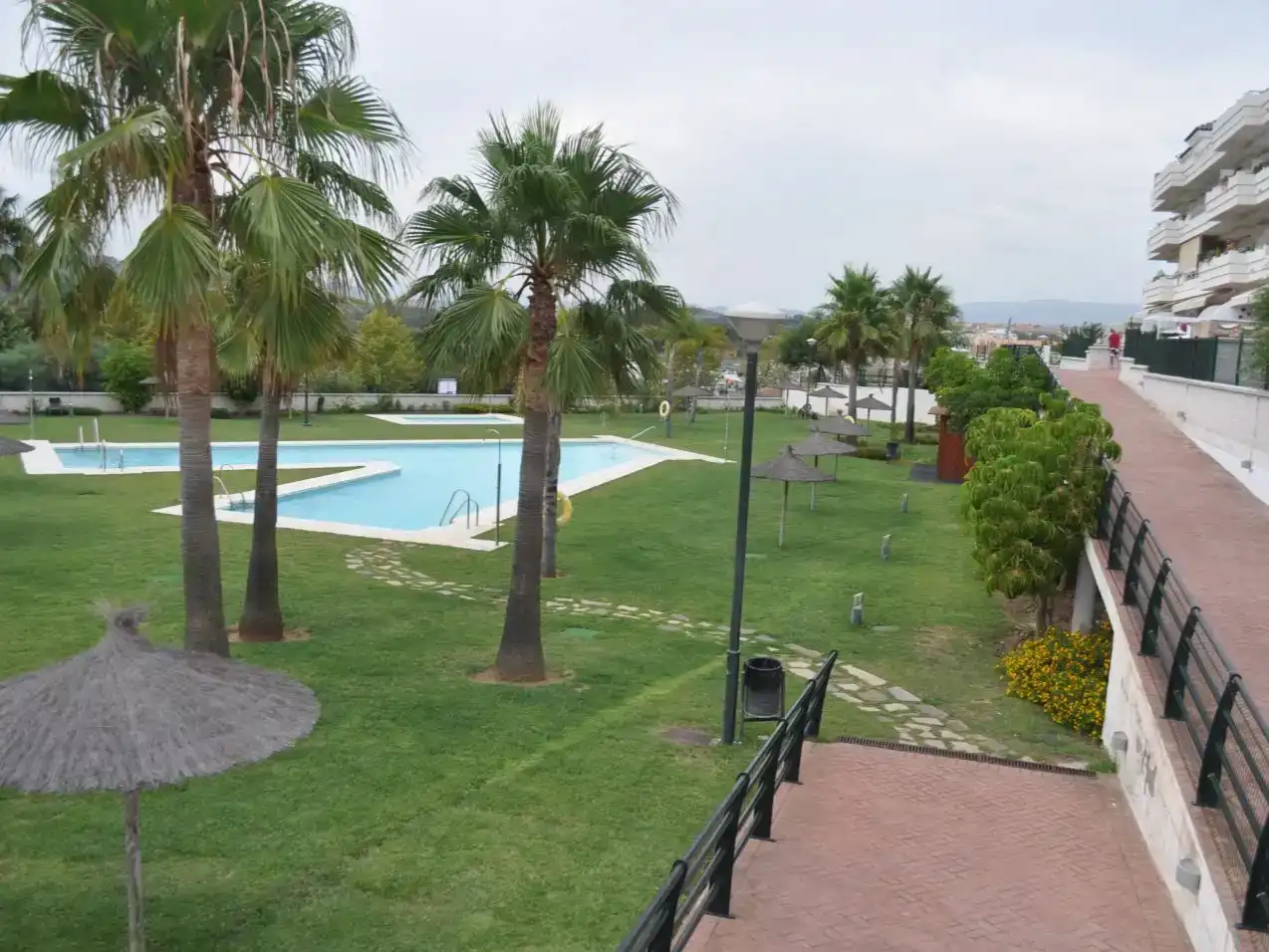 Piscina de Pis en venda en Los Barrios amb Aire condicionat, Piscina i Balcó