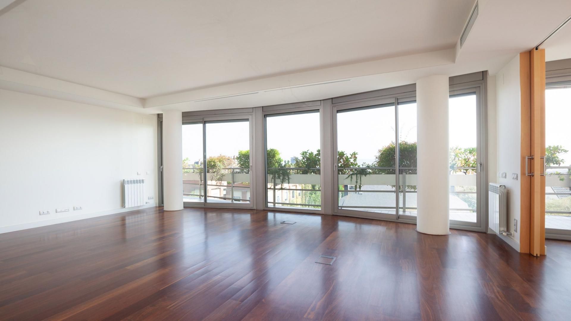 Sala de estar de Piso de alquiler en  Barcelona Capital con Aire acondicionado, Jardín privado y Parquet