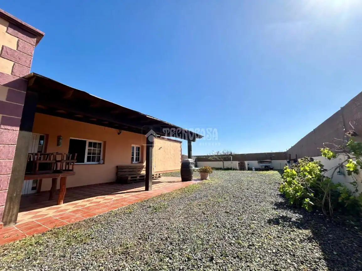 Vista exterior de Casa o xalet en venda en Tuineje amb Jardí privat i Terrassa