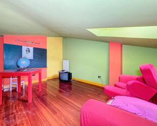 Sala d'estar de Casa adosada en venda en Abanto y Ciérvana-Abanto Zierbena amb Terrassa i Balcó