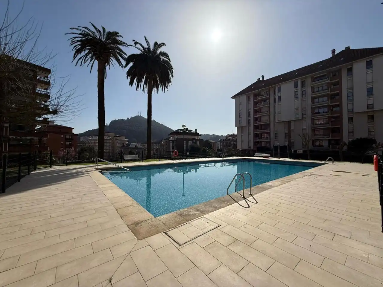 Piscina de Pis en venda en Castro-Urdiales amb Calefacció, Parquet i Terrassa