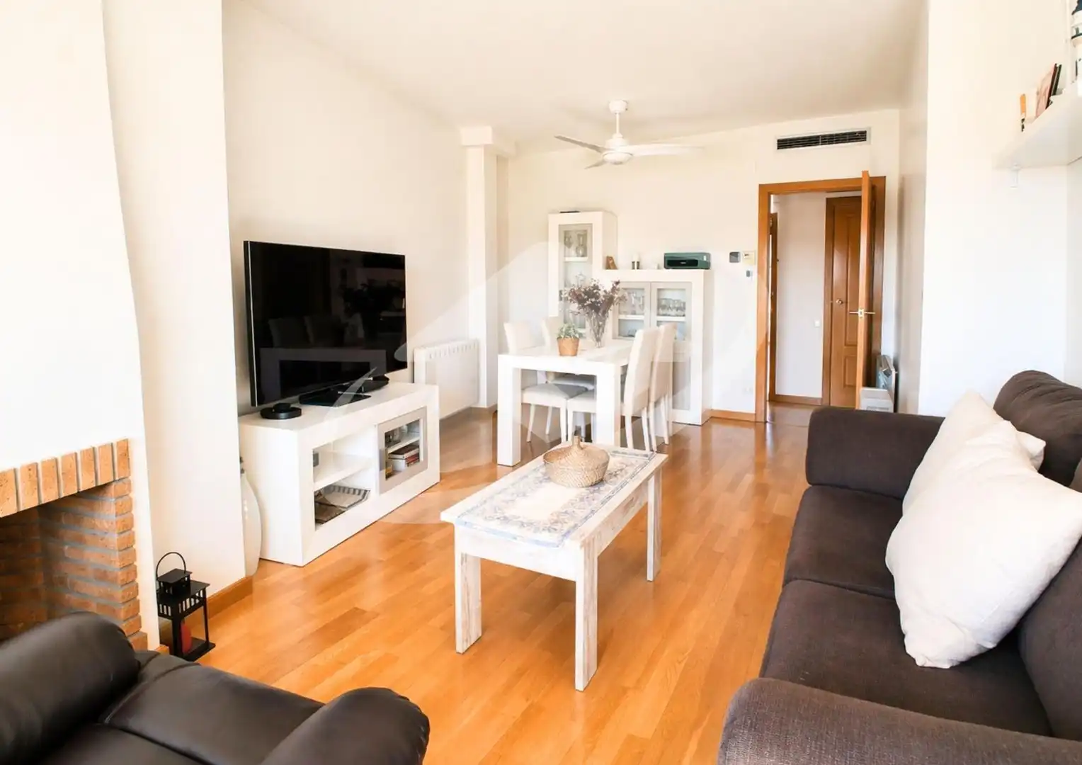 Living room of Flat for sale in Sabadell  with Parquet flooring, Storage room and Balcony