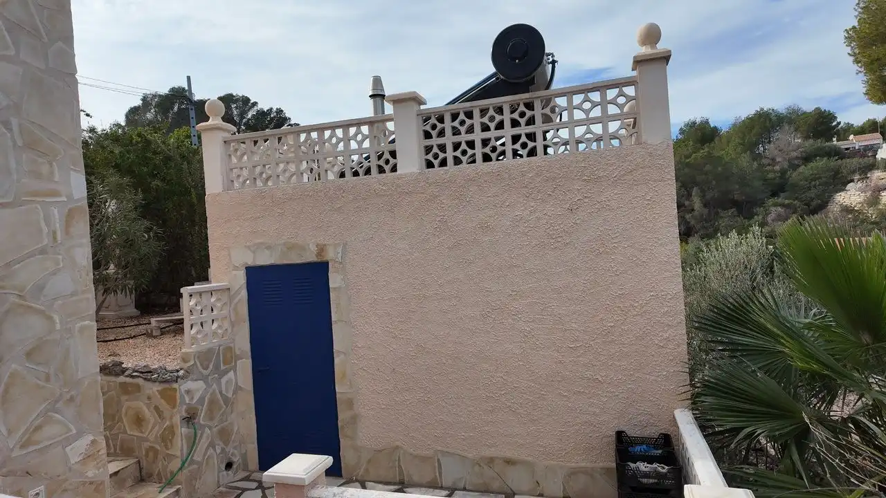 Vista exterior de Casa o chalet en venta en L'Alfàs del Pi con Aire acondicionado, Calefacción y Jardín privado