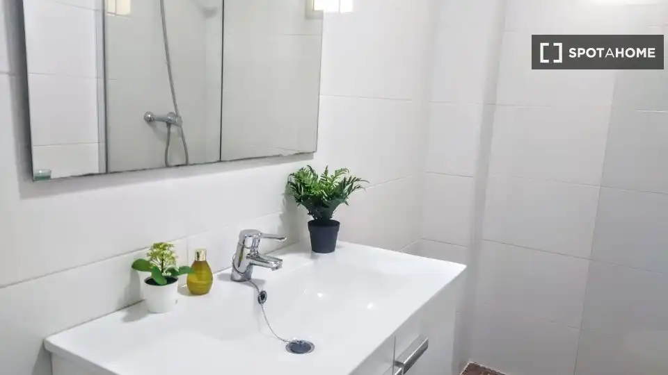 Baño de Piso de alquiler en Burjassot con Aire acondicionado, Calefacción y Amueblado