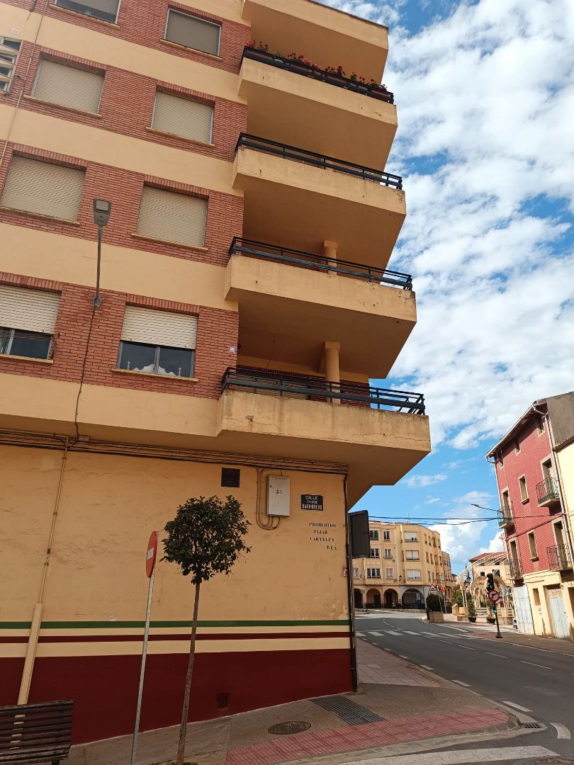 Vista exterior de Pis en venda en Entrena amb Terrassa i Traster