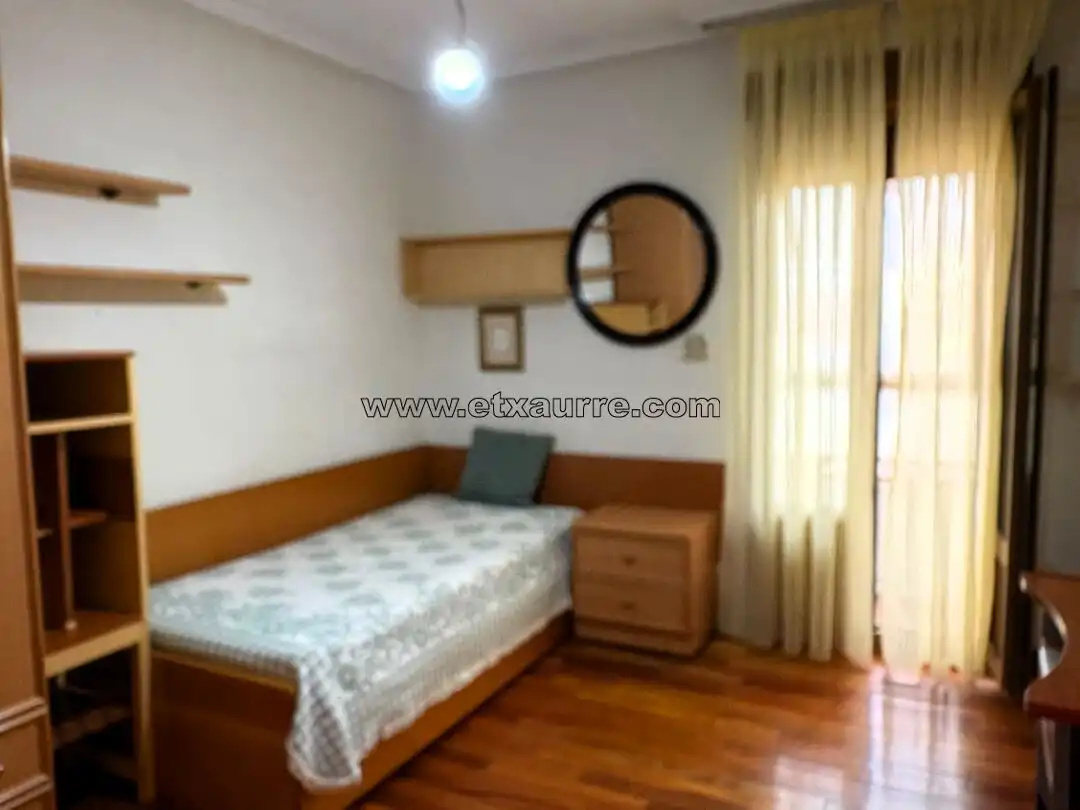 Habitación de Piso en venta en Laudio / Llodio con Calefacción y Balcón