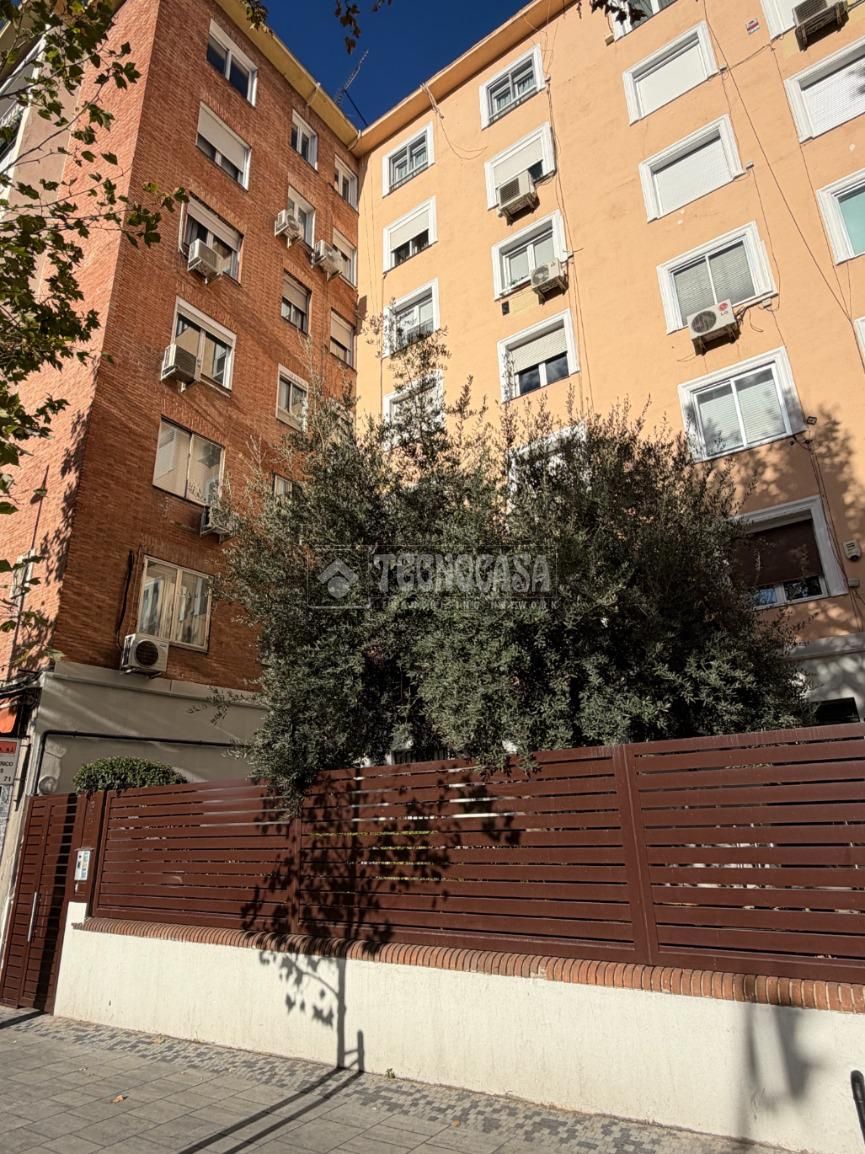 Exterior view of Flat for sale in  Madrid Capital  with Heating