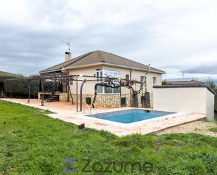 Vista exterior de Casa o xalet de lloguer en Pedrezuela amb Calefacció, Jardí privat i Terrassa