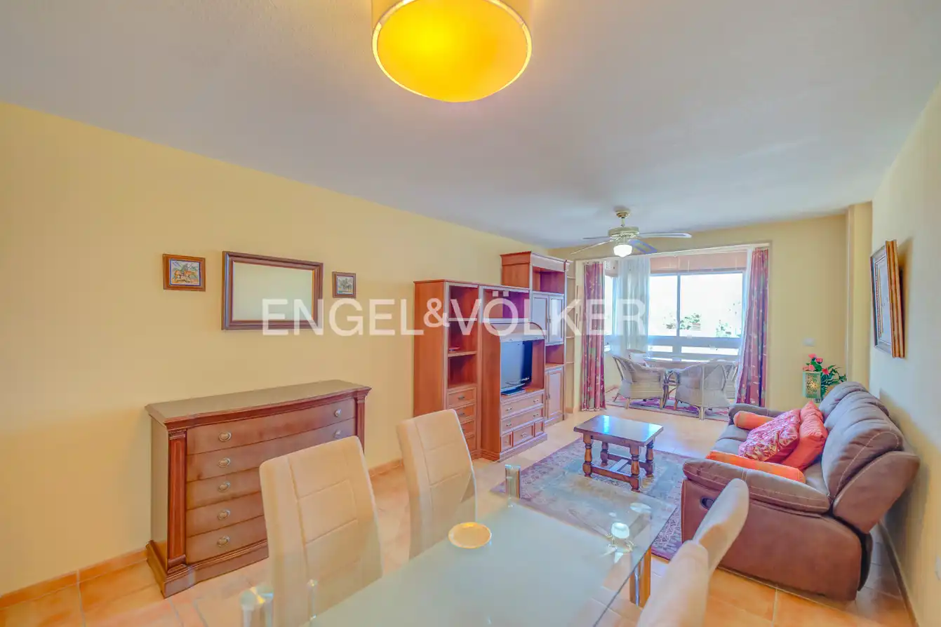 Menjador de Apartament de lloguer en Alicante / Alacant amb Aire condicionat, Moblat i Piscina comunitària