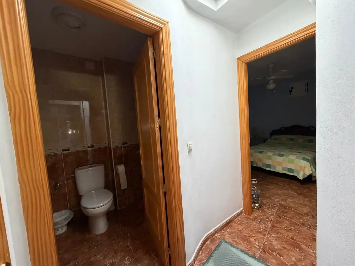 Bany de Casa o xalet en venda en Alcuéscar amb Terrassa, Moblat i Balcó