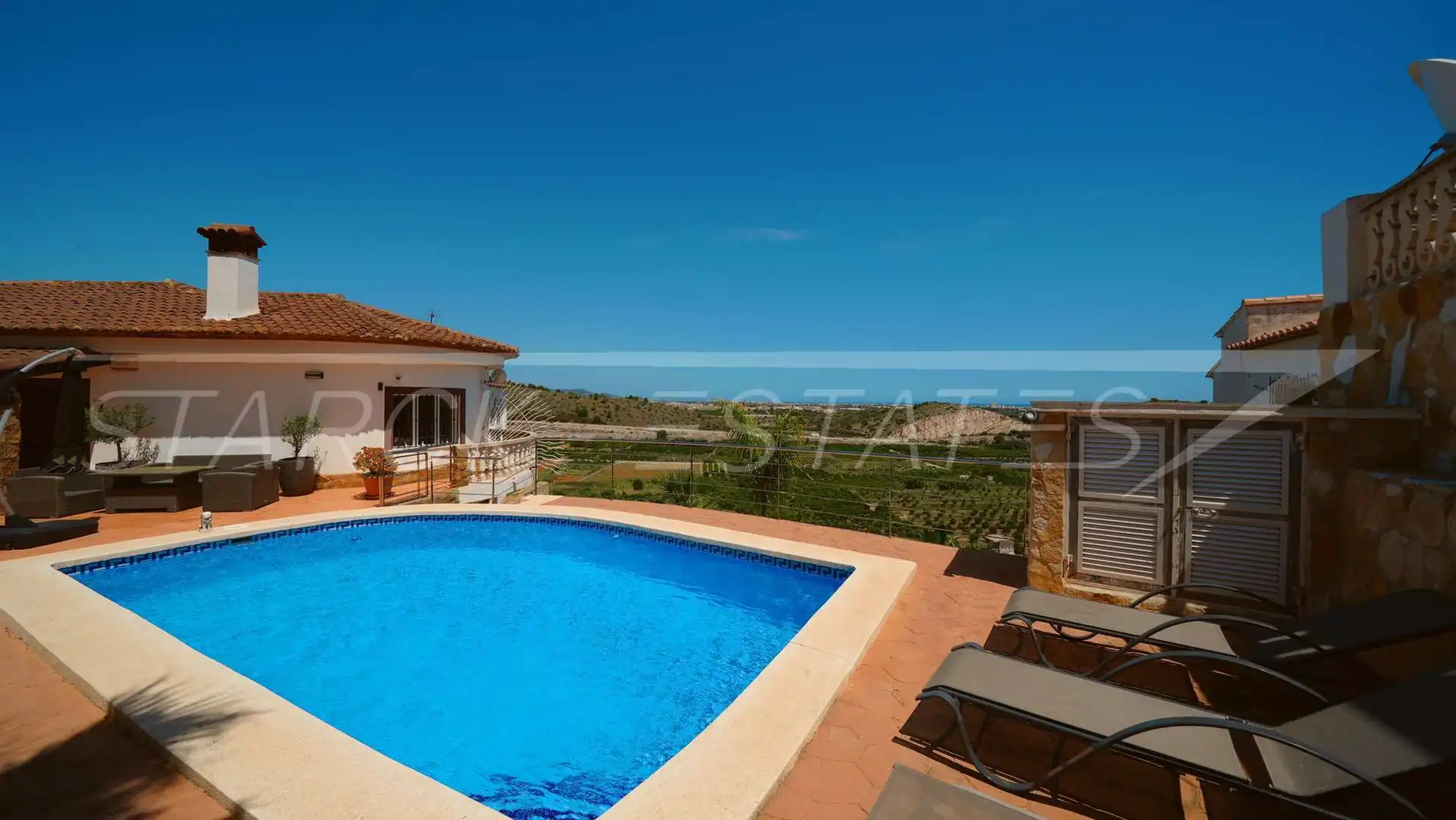 Piscina de Casa o xalet en venda en Oliva amb Aire condicionat, Jardí privat i Piscina