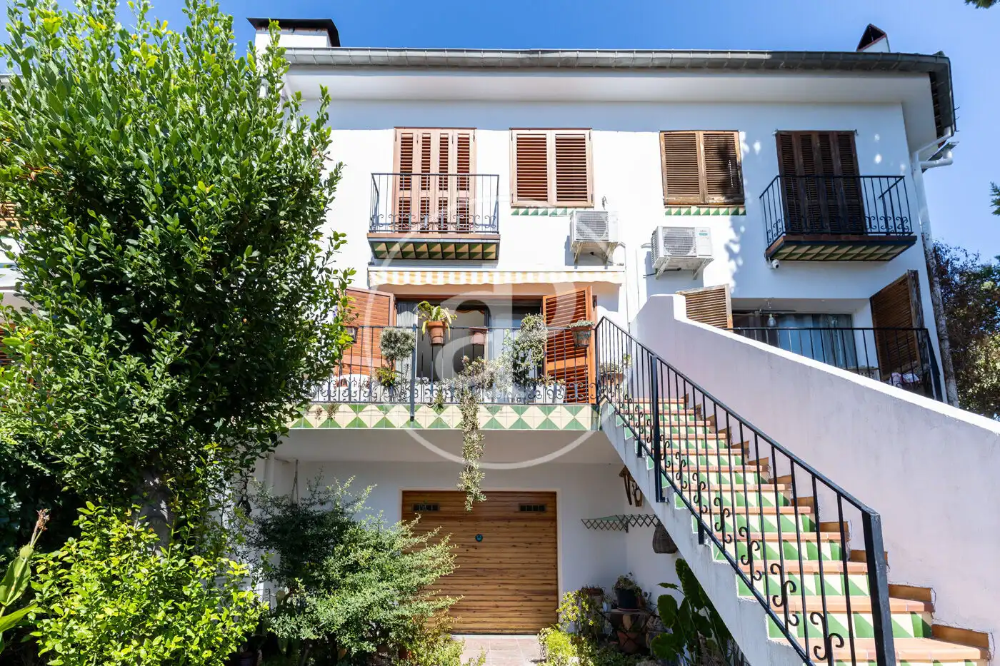 Vista exterior de Casa adosada en venda en Cerdanyola del Vallès amb Aire condicionat, Calefacció i Jardí privat