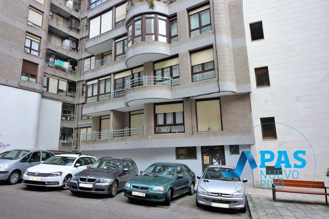 Vista exterior de Local en venda en Santander