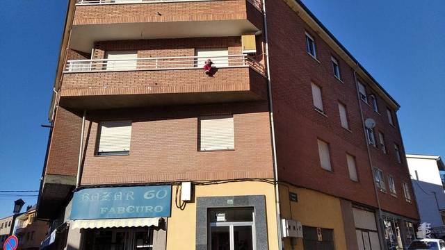Piso en Venta en  Gil Carrasco en Camarzana de Tera