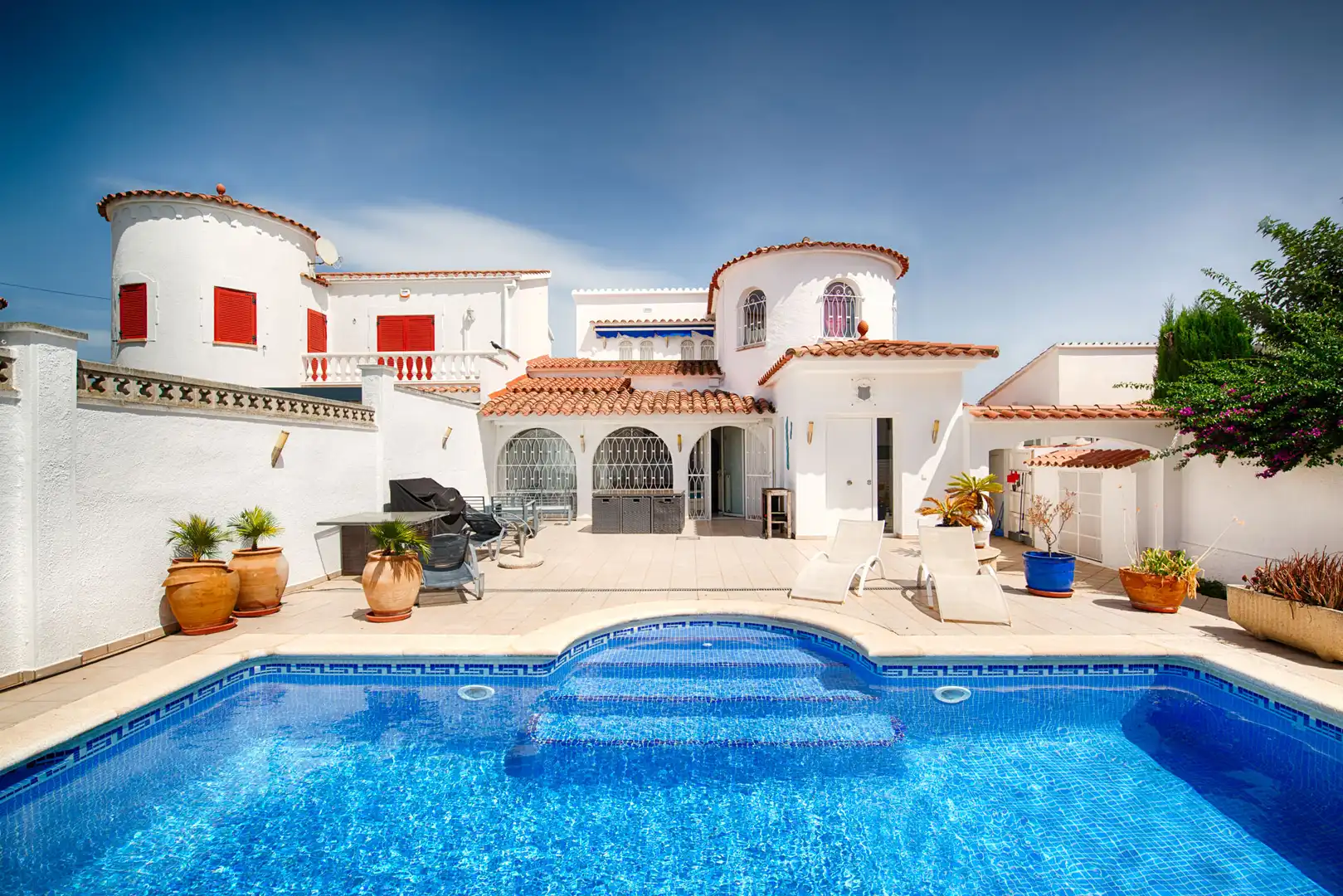 Casa con piscina en venta en Peni
