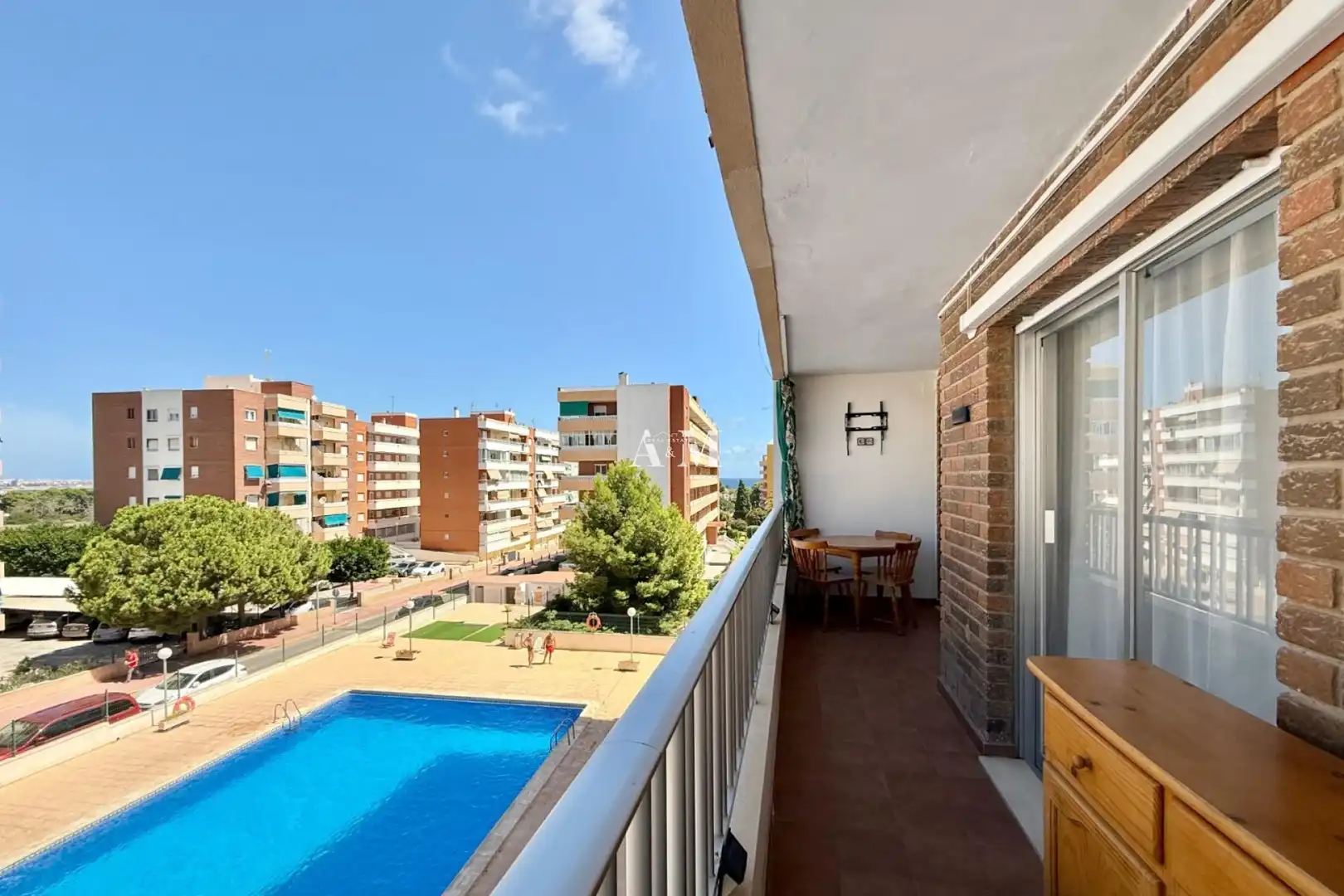 Piscina de Apartamento de alquiler en Torrevieja con Aire acondicionado, Calefacción y Amueblado